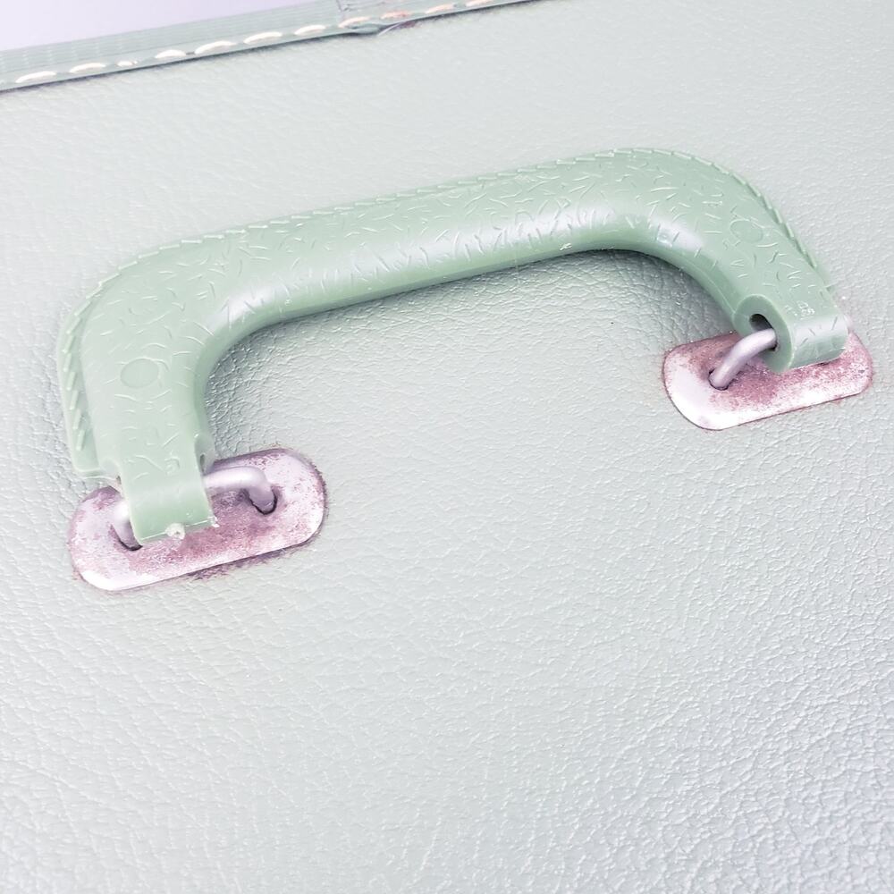 Vintage ‘70s Carilite Hard Shell Train Case Makeup Avocado Green No Key - Picture 12 of 14